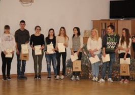 Uczniowie z ZSP w Malachinie na podium konkursu na najlepszego ucznia w zawodzie kucharz, sprzedawca i fryzjer.