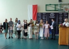 Zakończenie roku szkolnego dla 393 uczniów klas promocyjnych ZS w Malachinie
